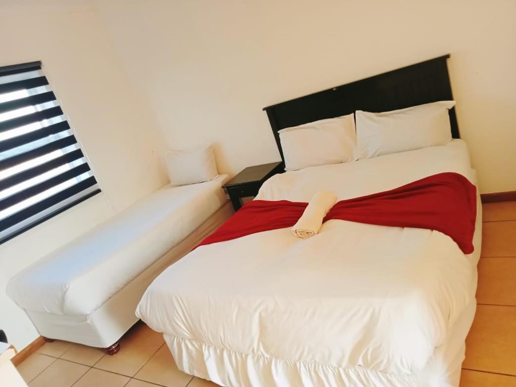 Palm Heaven B&B อีสต์ลอนดอน ภายนอก รูปภาพ
