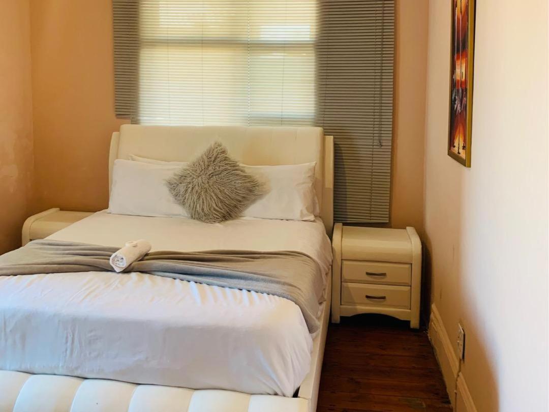 Palm Heaven B&B อีสต์ลอนดอน ภายนอก รูปภาพ